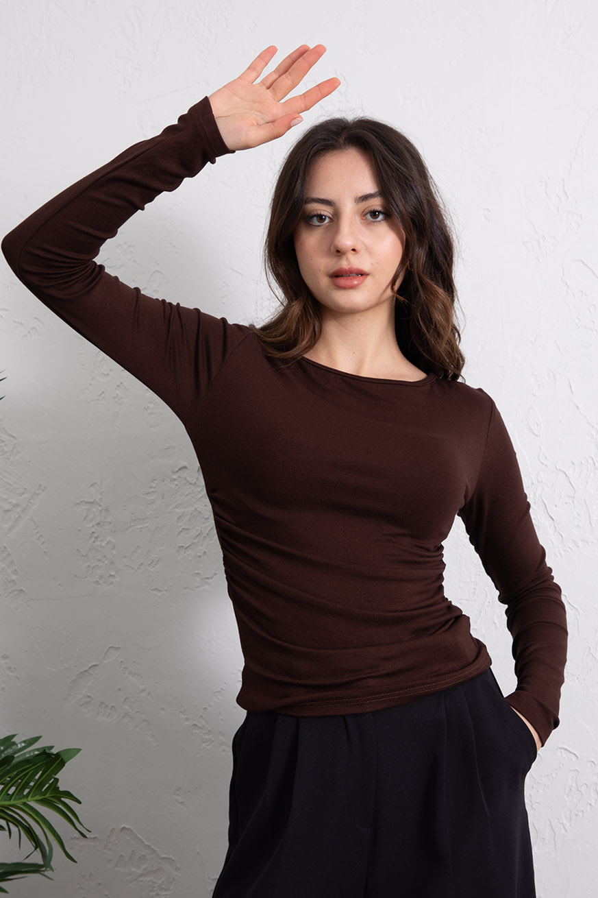 Kayık Yaka Ribanalı Yanları Büzgülü Bluz Kahve - 5156