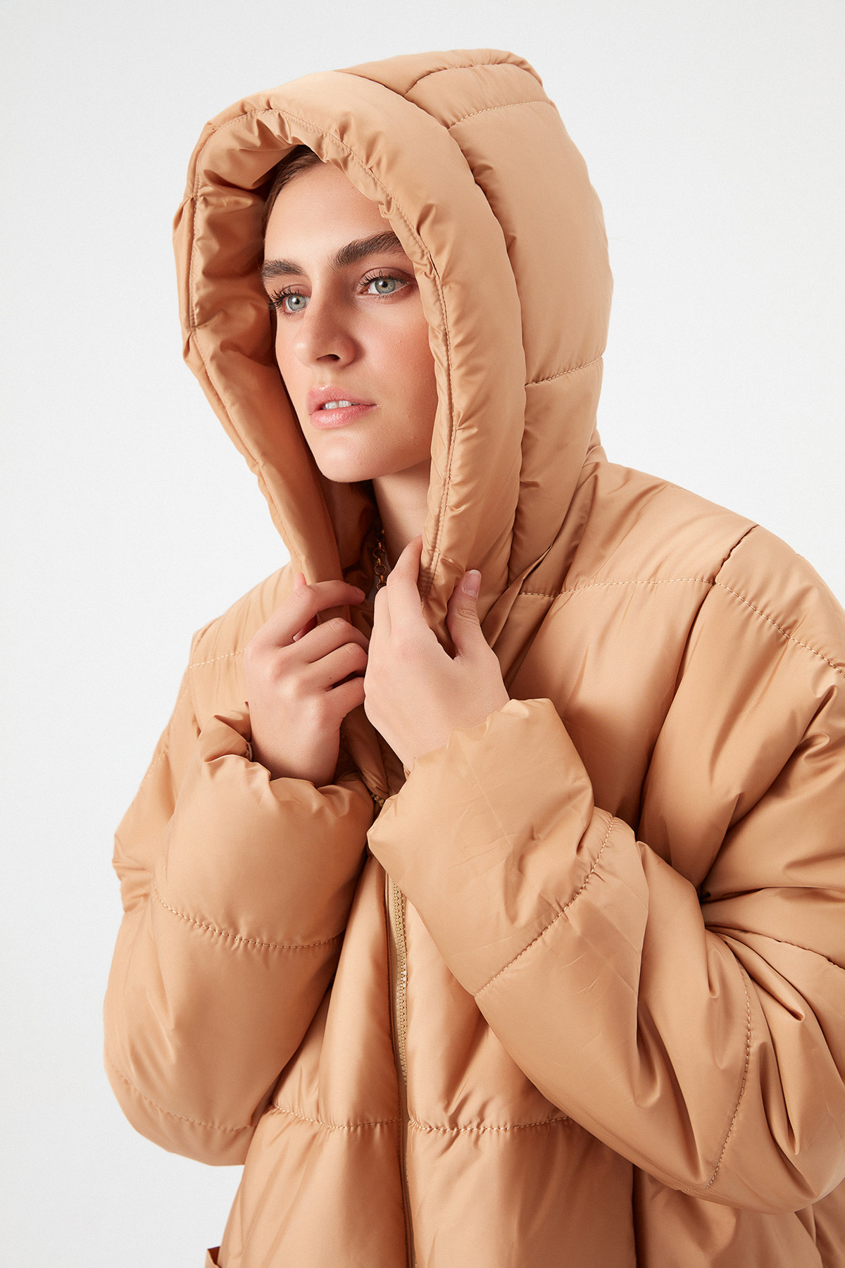 Oversize Uzun Kapüşonlu Şişme Mont | Açelya Okçu 