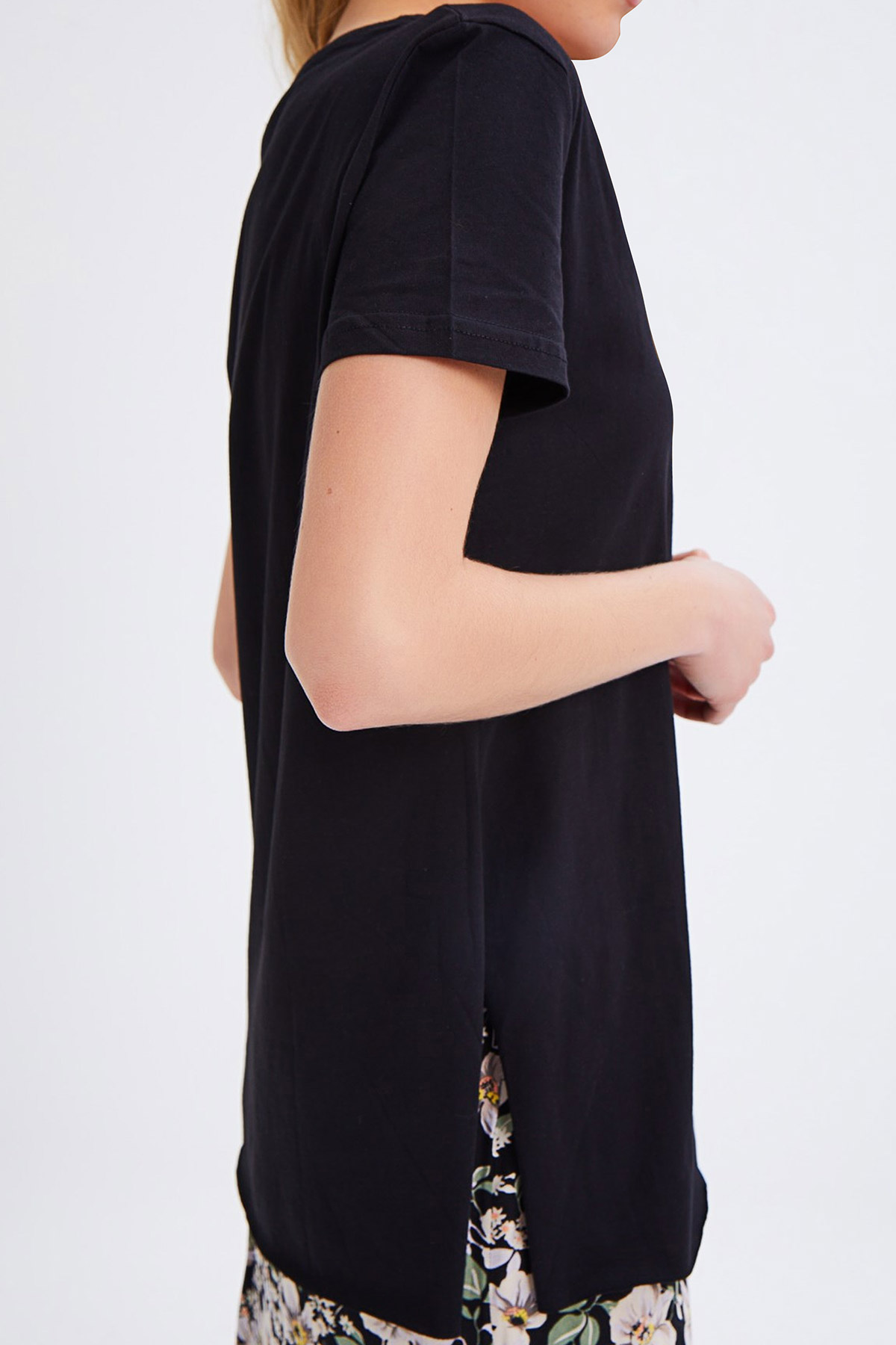Yanları Yırtmaçlı V yaka Basic Tshirt | Açelya Okçu 