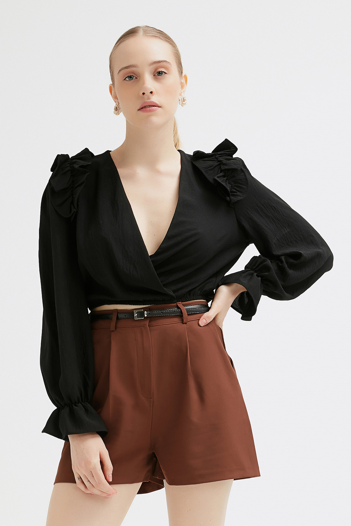 Omuzları Fırfır Detaylı Kruvaze Crop bluz | Açelya Okçu 