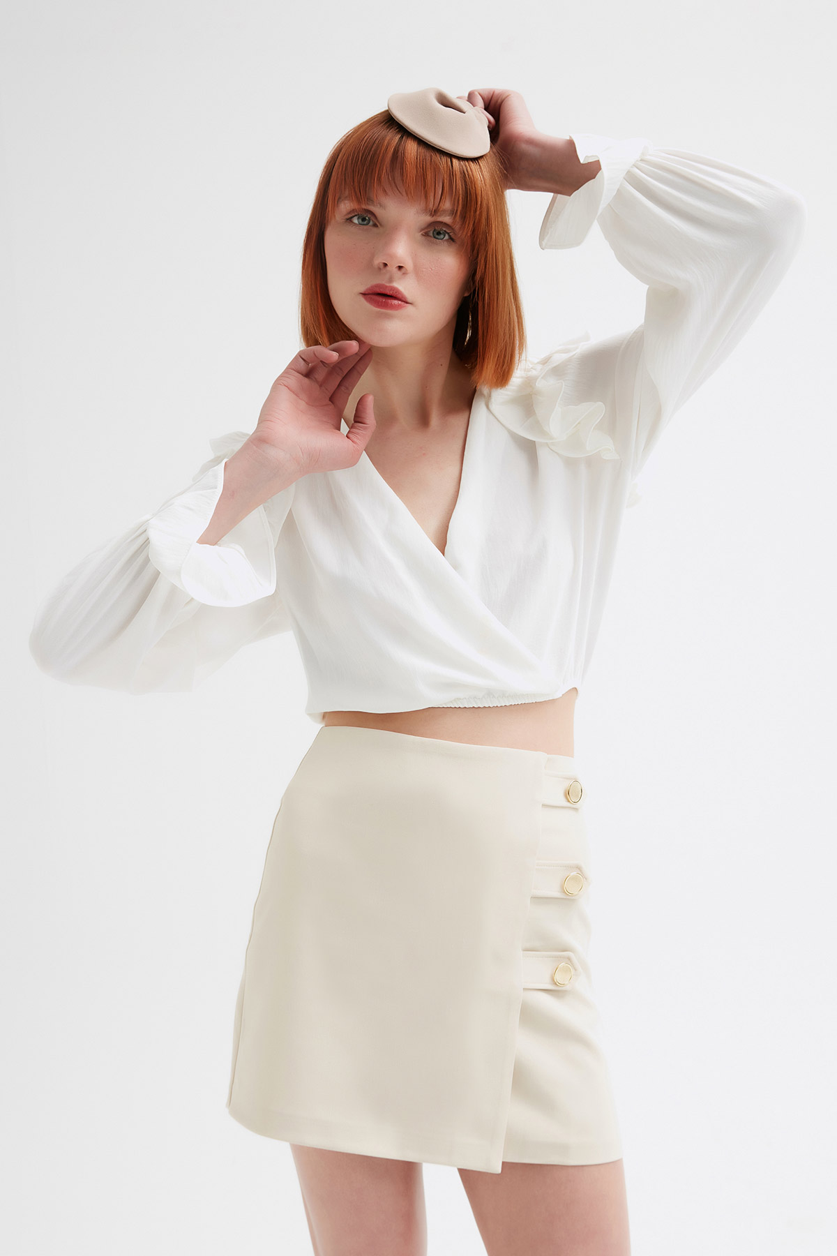 Omuzları Fırfır Detaylı Kruvaze Crop bluz | Açelya Okçu 
