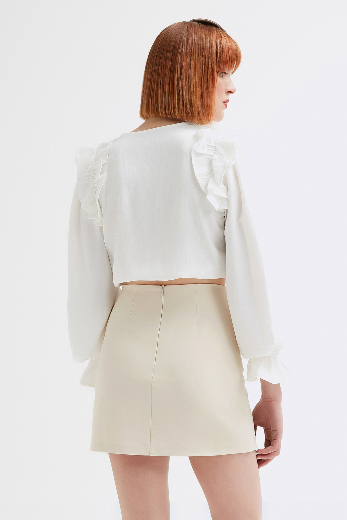 Omuzları Fırfır Detaylı Kruvaze Crop bluz | Açelya Okçu 