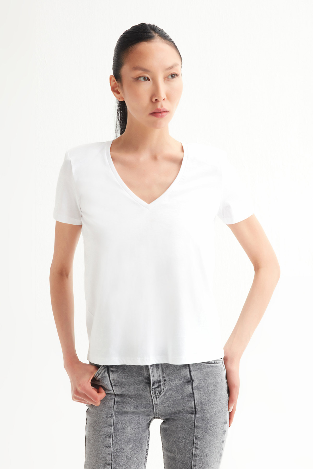 Basic V Yaka Tshirt | Açelya Okçu 