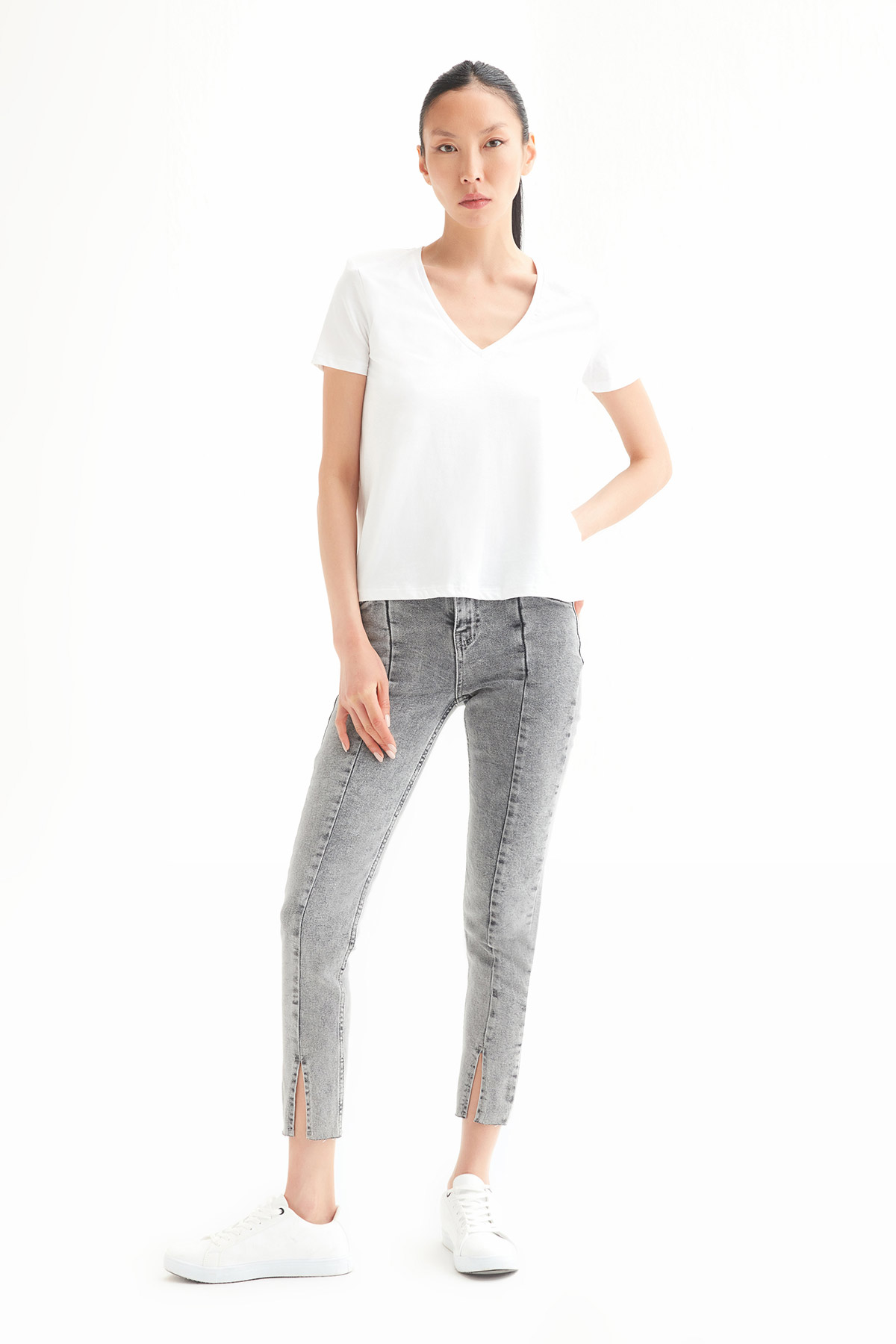 Basic V Yaka Tshirt | Açelya Okçu 