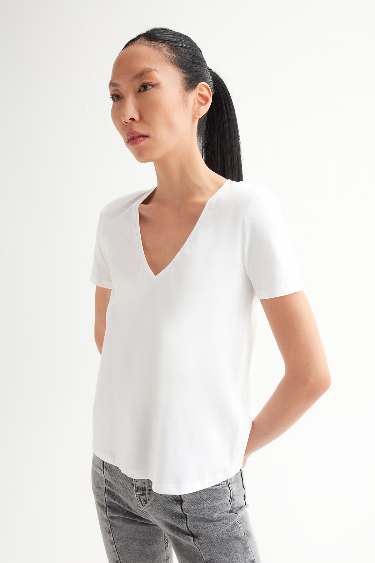 Basic V Yaka Tshirt | Açelya Okçu 