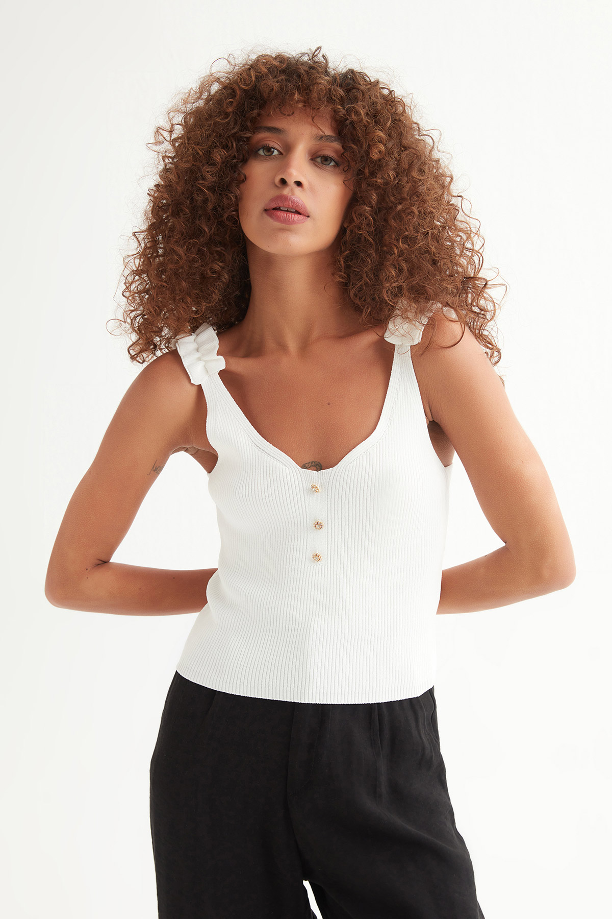 Düğme Detaylı Crop Atlet Triko Bluz | Açelya Okçu 