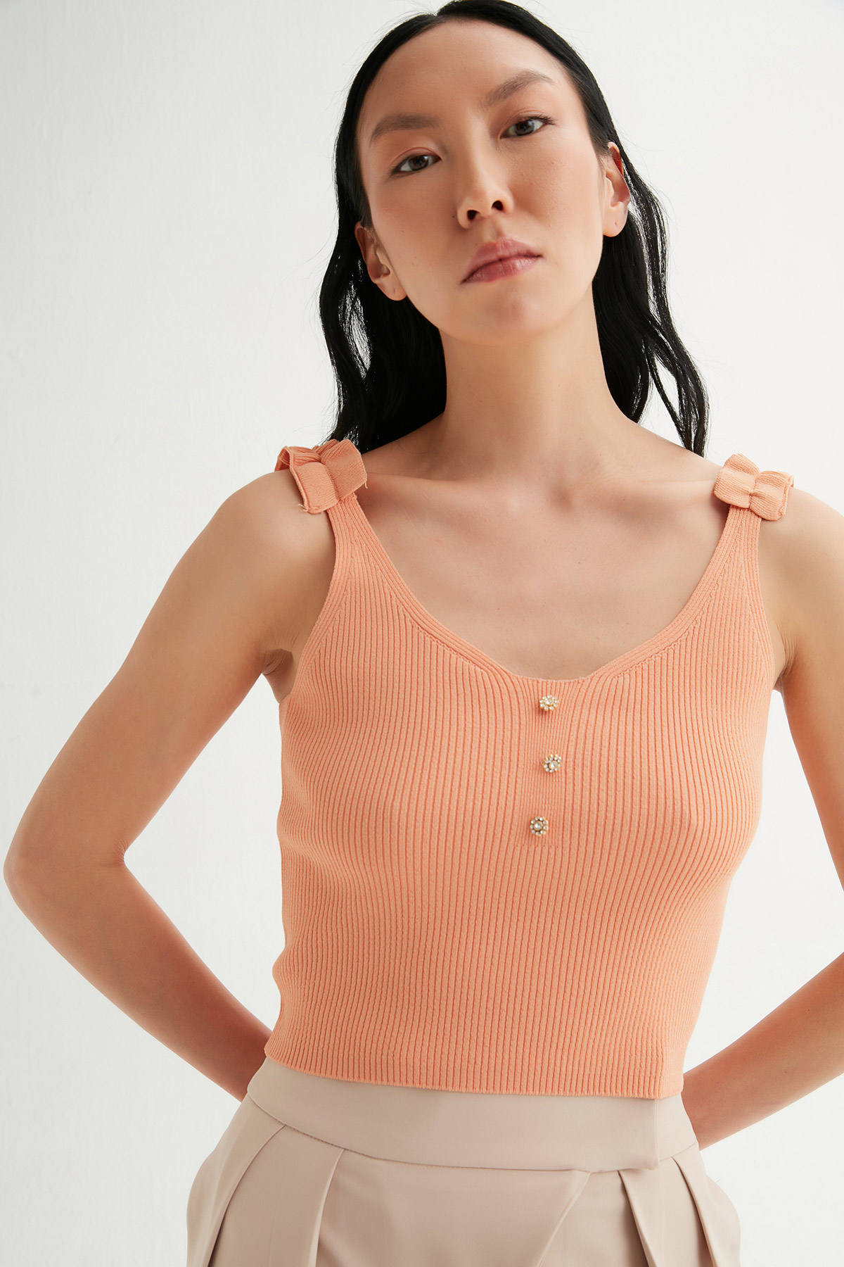 Düğme Detaylı Crop Atlet Triko Bluz | Açelya Okçu 