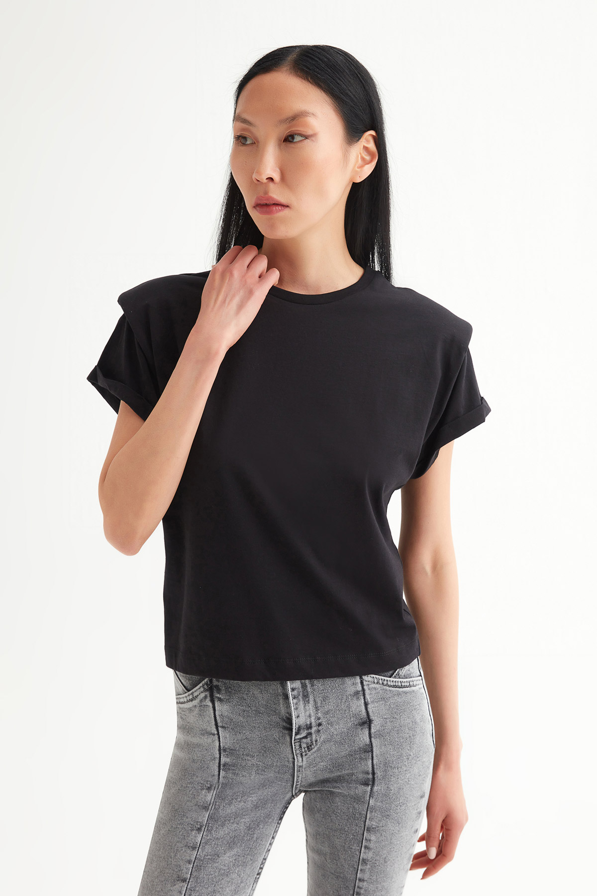 Omuzu Vatkalı Basic Tshirt | Açelya Okçu 