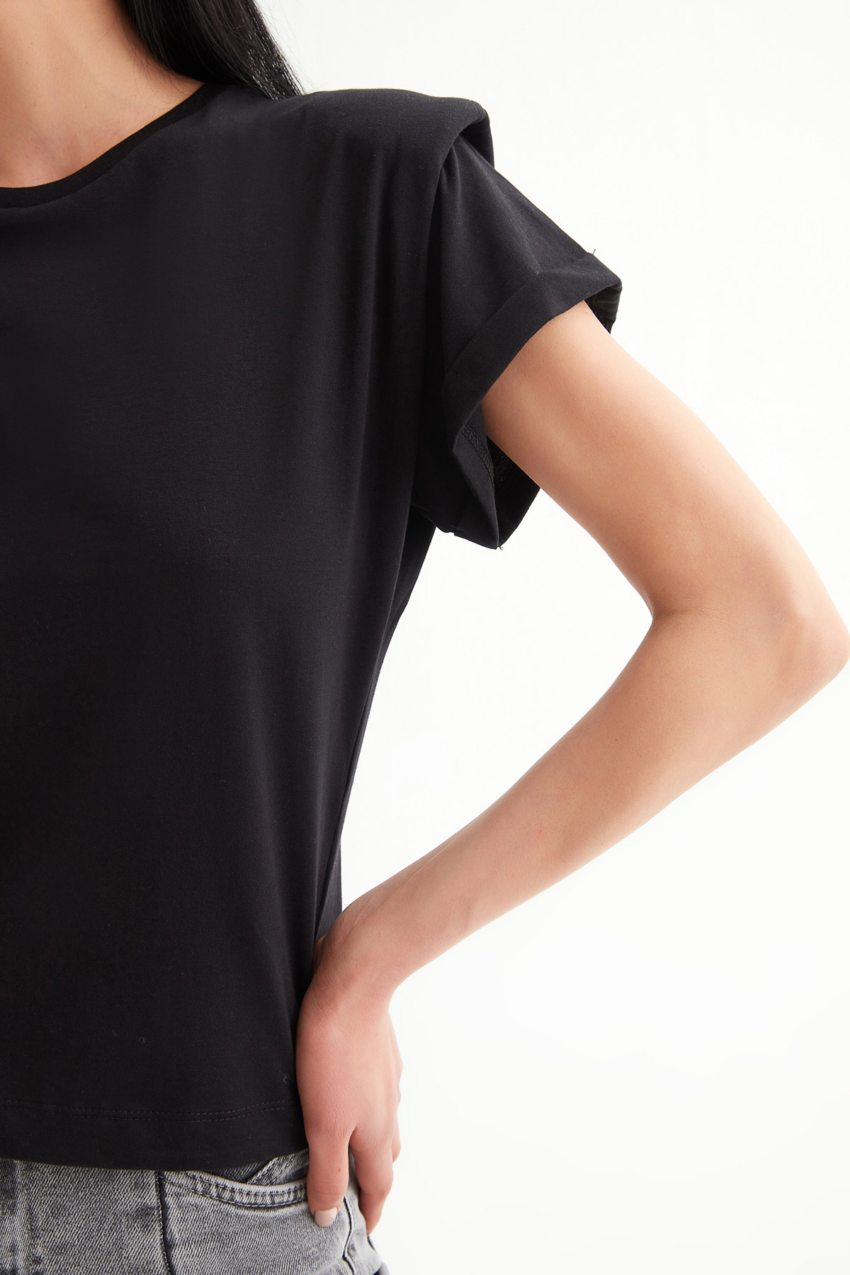Omuzu Vatkalı Basic Tshirt | Açelya Okçu 