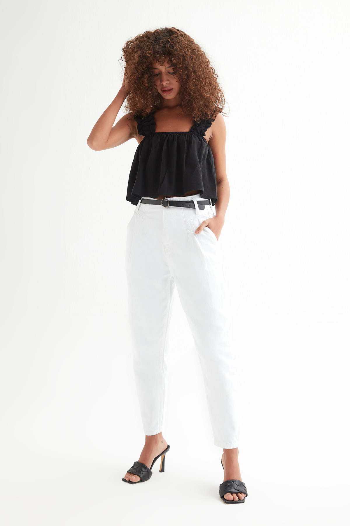 Kumlu Keten Askılı Crop Bluz | Açelya Okçu 