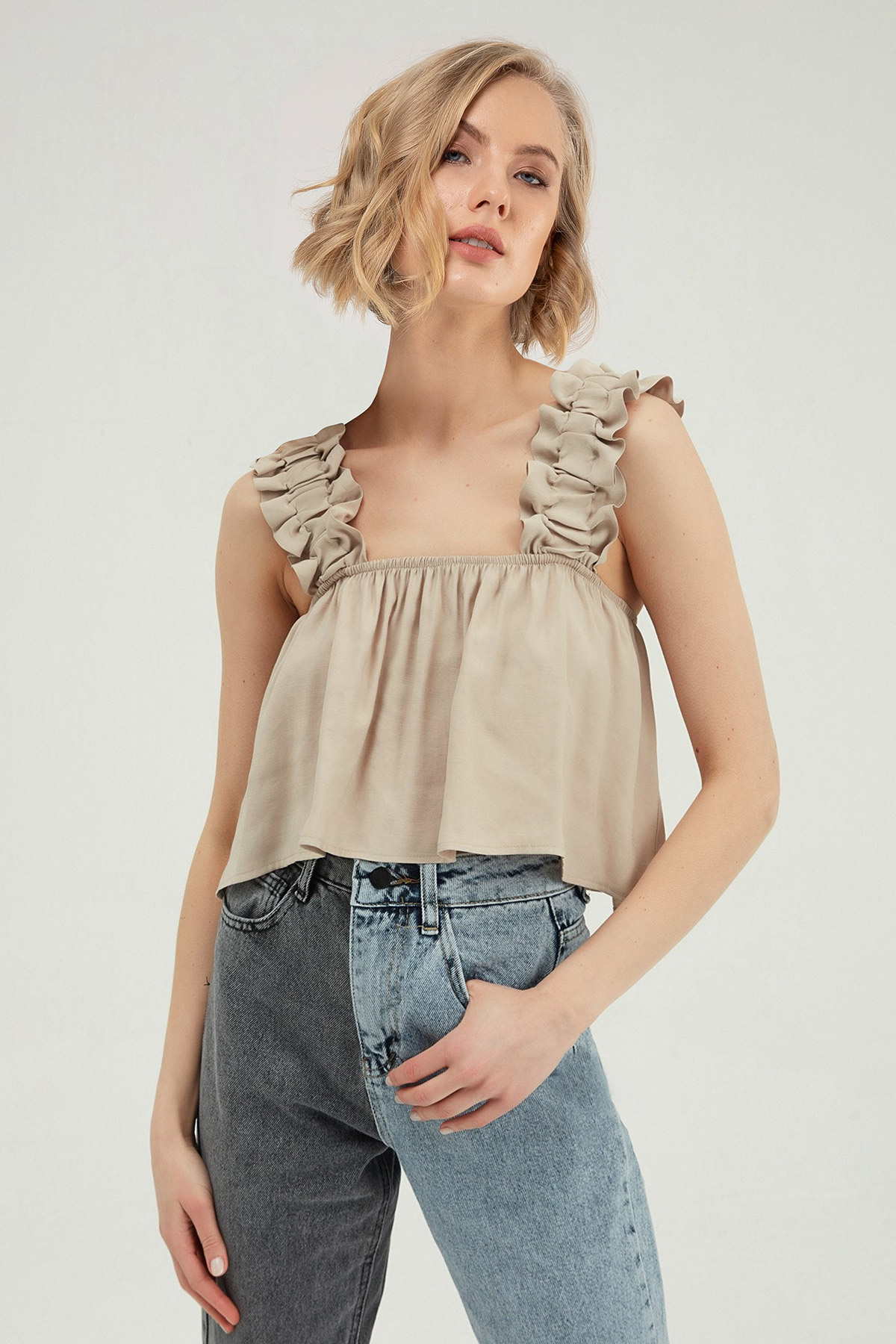 Kumlu Keten Askılı Crop Bluz | Açelya Okçu 