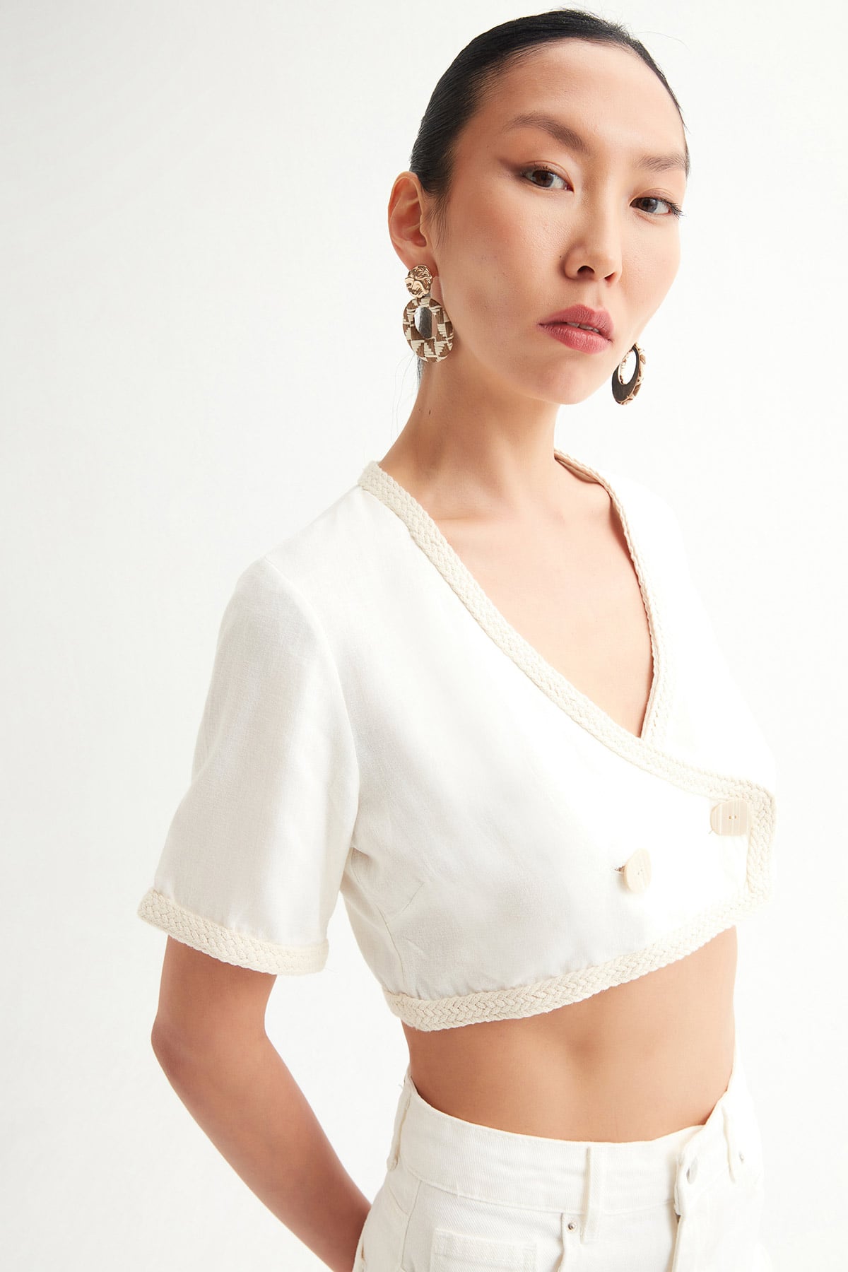Kenarı Biyeli Crop Keten Bluz | Açelya Okçu 