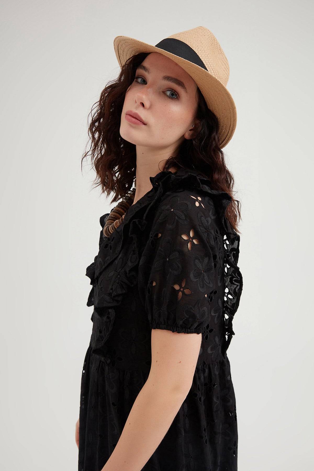 Oversize V Yaka Brode Elbise | Açelya Okçu 