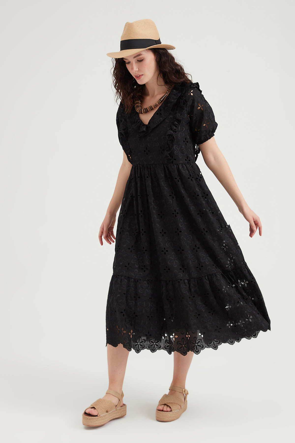Oversize V Yaka Brode Elbise | Açelya Okçu 