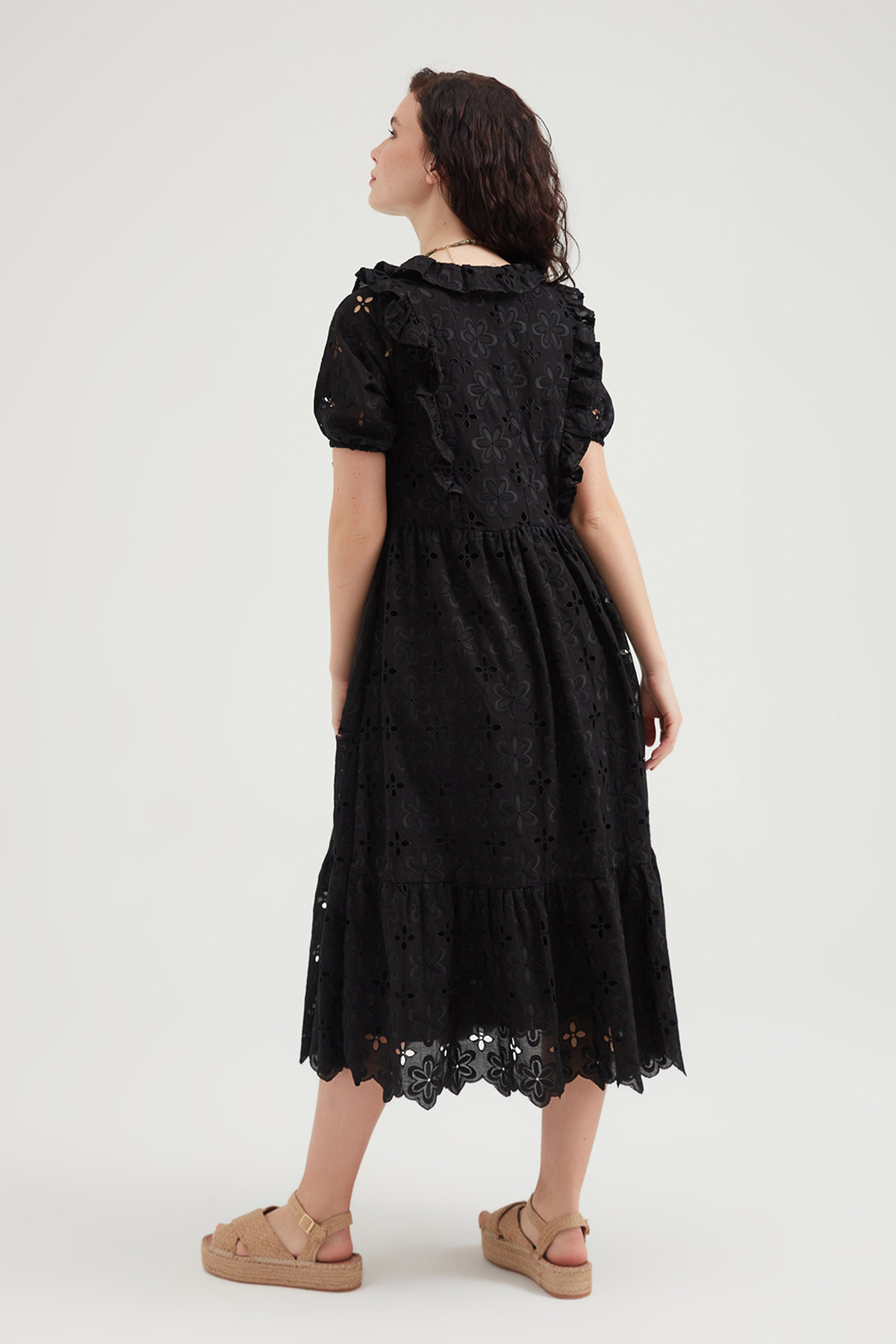 Oversize V Yaka Brode Elbise | Açelya Okçu 