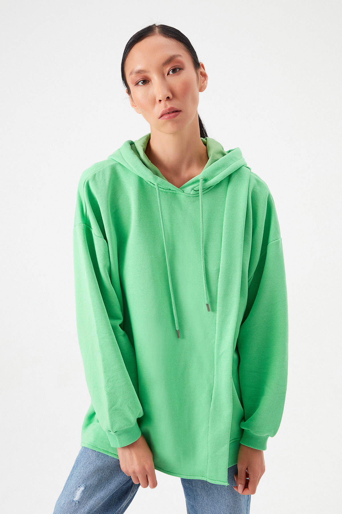 Oversize Asimetrik Kapüşonlu Sweat | Açelya Okçu 