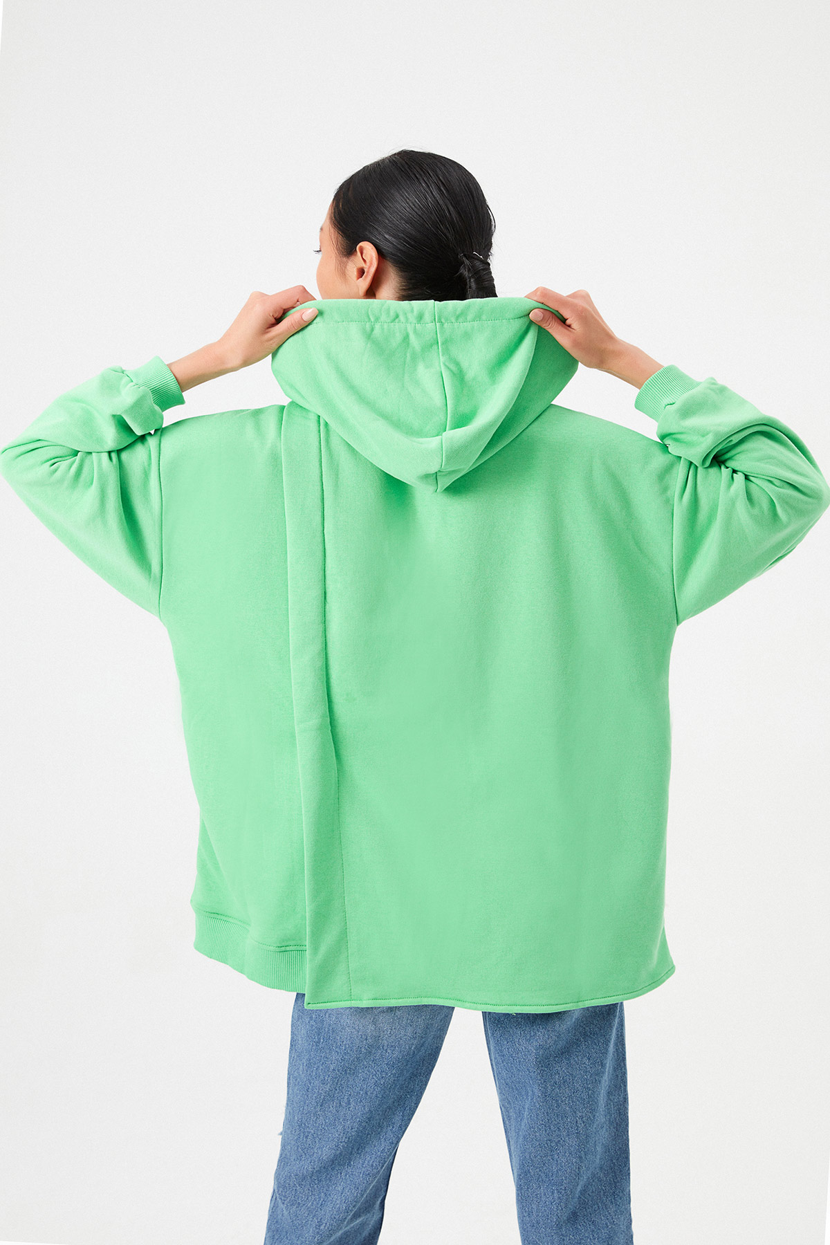 Oversize Asimetrik Kapüşonlu Sweat | Açelya Okçu 