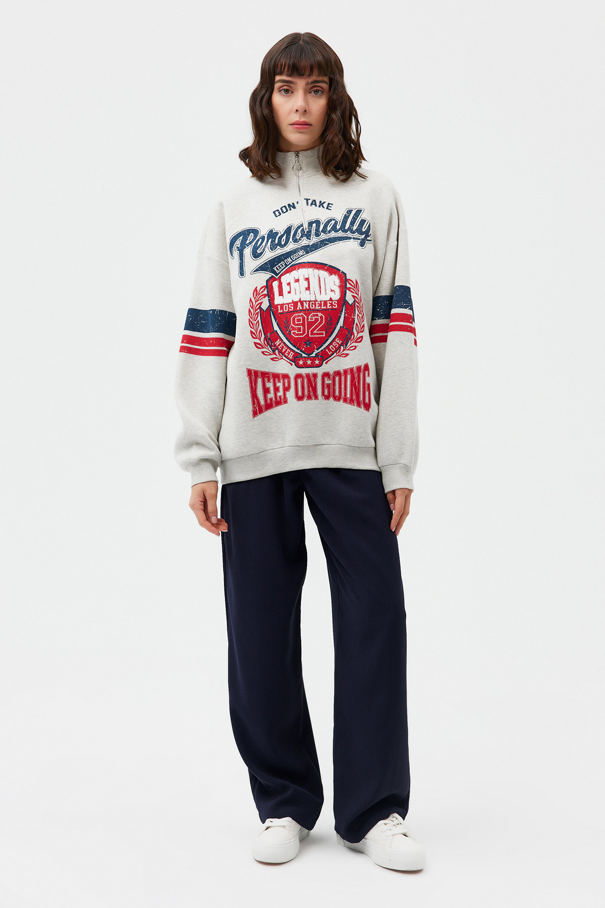 Oversize Yakası Fermuarlı Legends Sloganlı Sweatshirt | Açelya Okçu 