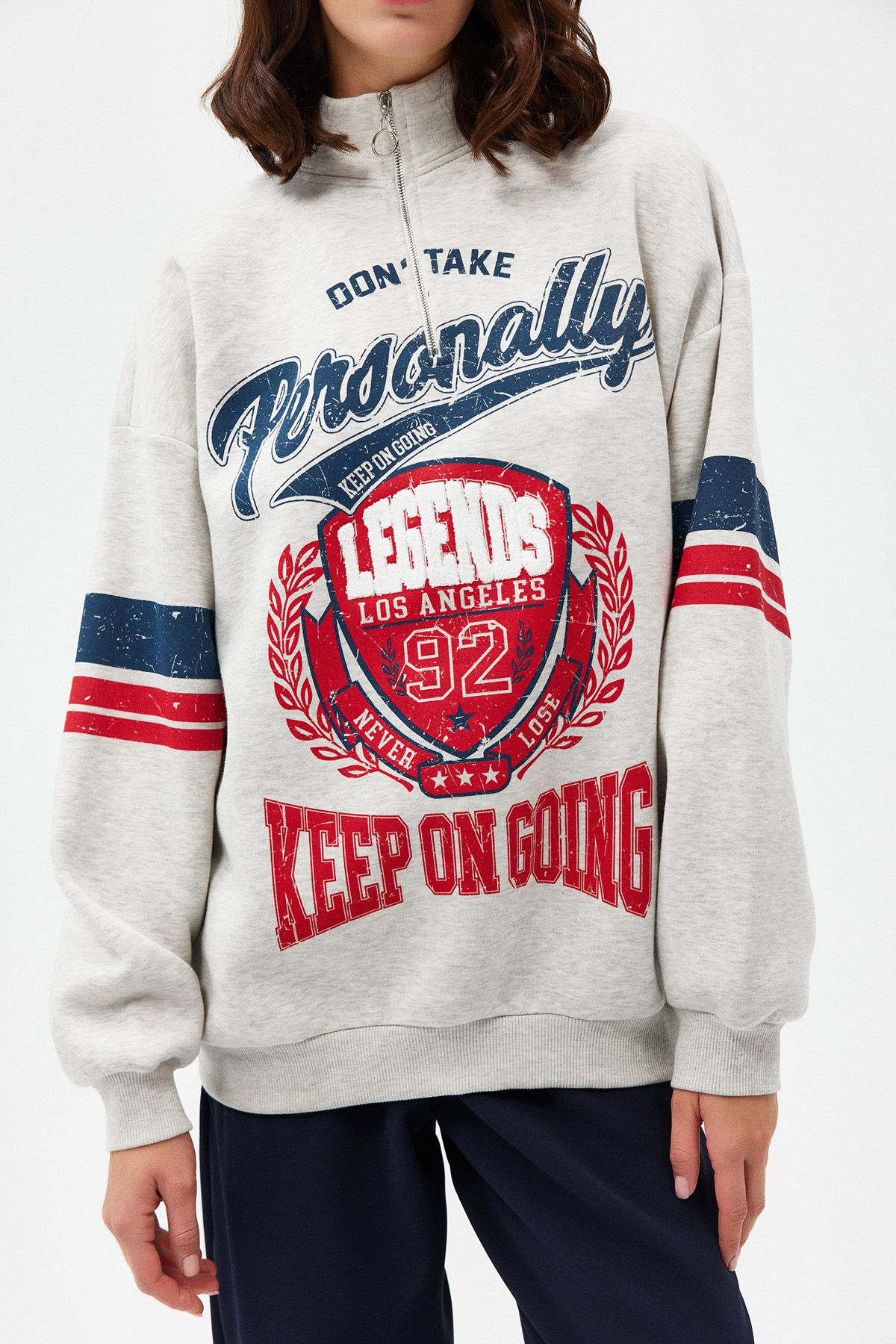 Oversize Yakası Fermuarlı Legends Sloganlı Sweatshirt | Açelya Okçu 
