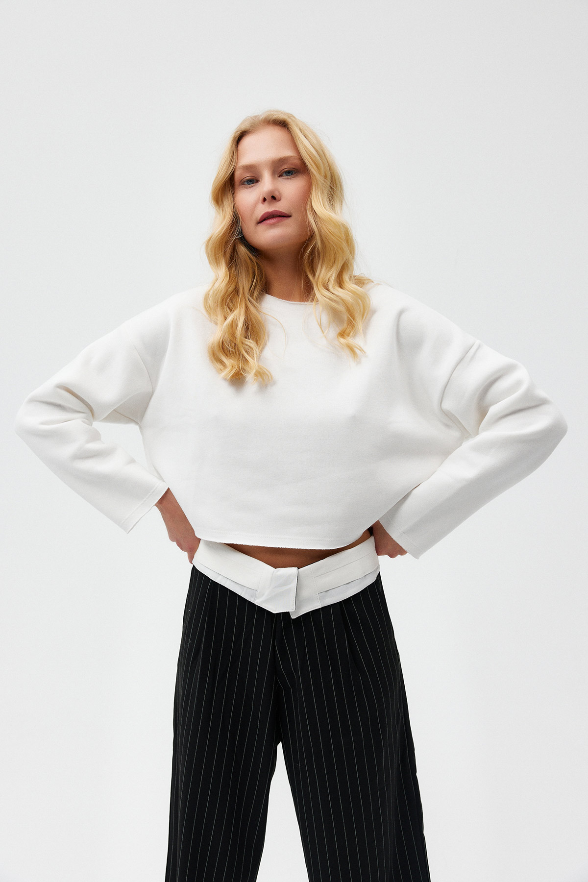 Pis Dikiş Crop Sweatshirt | Açelya Okçu 