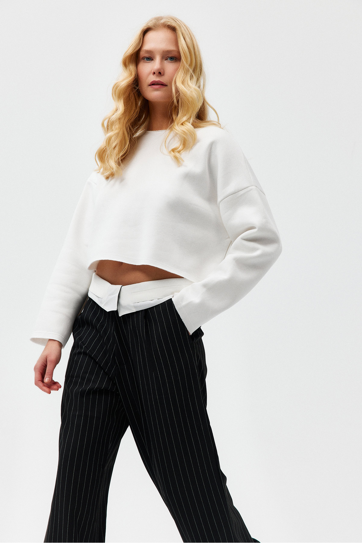 Pis Dikiş Crop Sweatshirt | Açelya Okçu 
