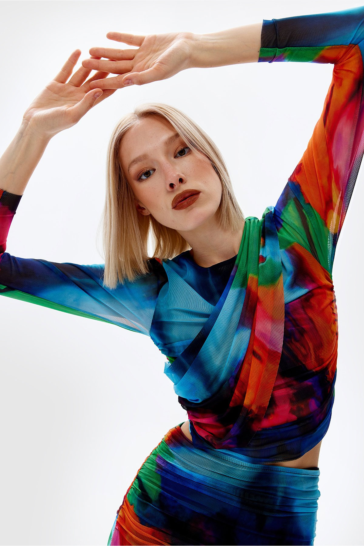 Batik Desenli Drape Detaylı Crop Tül Bluz | Açelya Okçu 