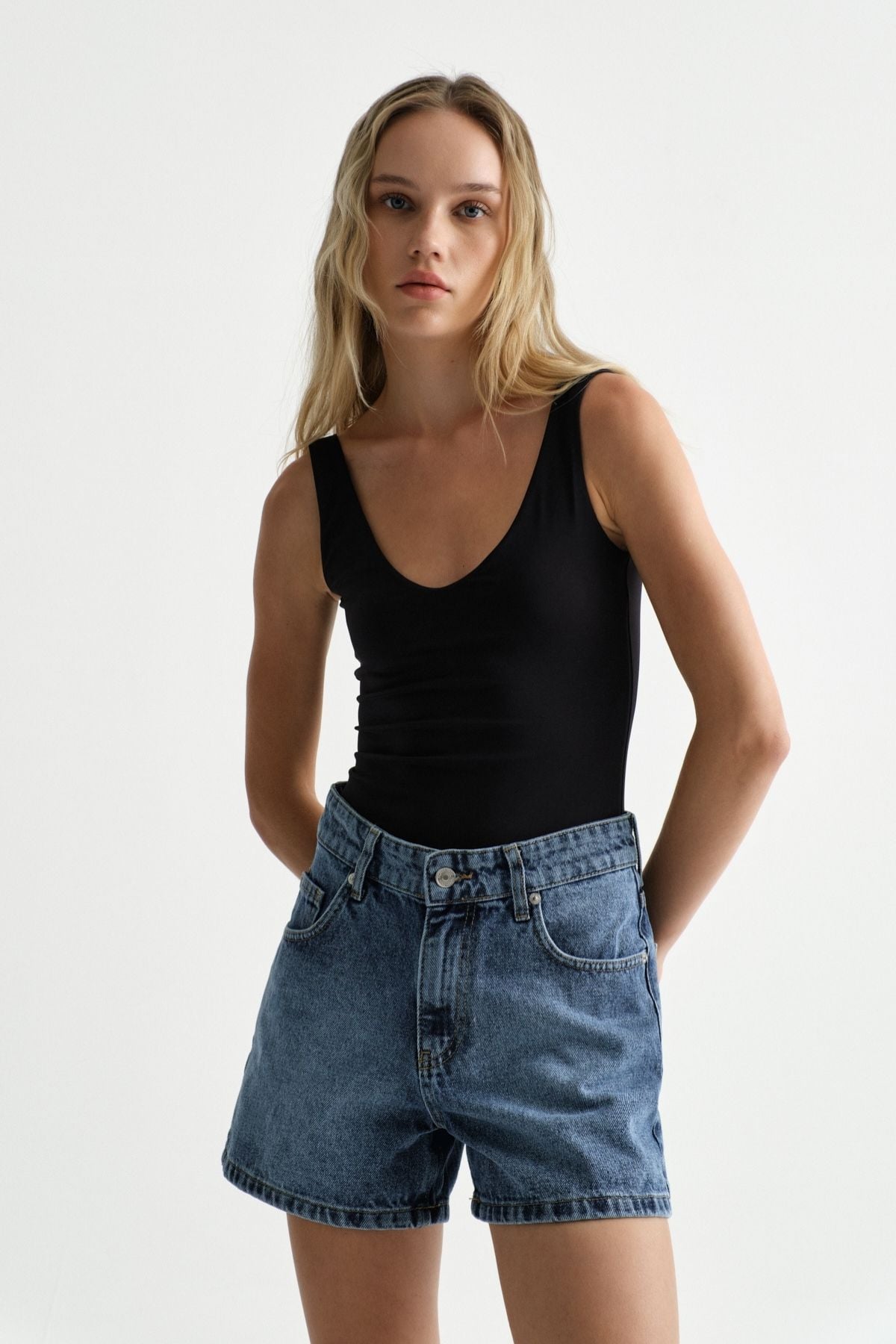 Premium Darcy V Yaka Bodysuit | Açelya Okçu 