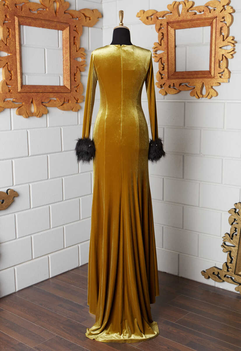 16k101009 Kolları Tül Detaylı Kadife Abiye