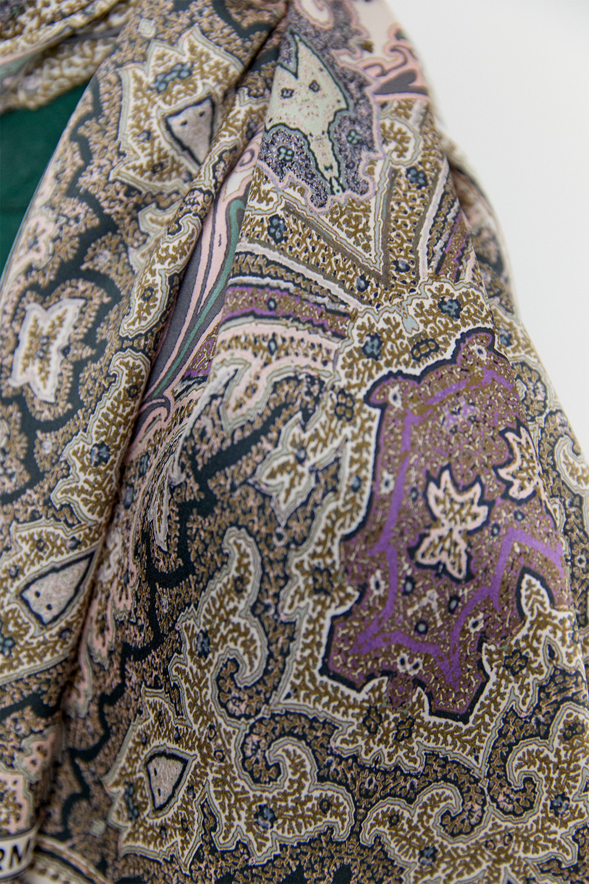 Etnik Desenli İpek Şal