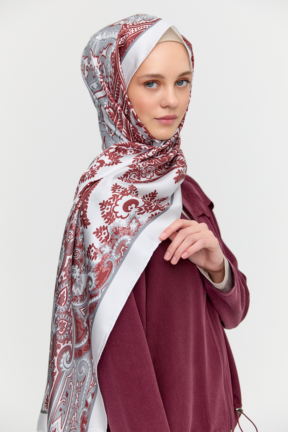 Motif Desenli İpek Şal