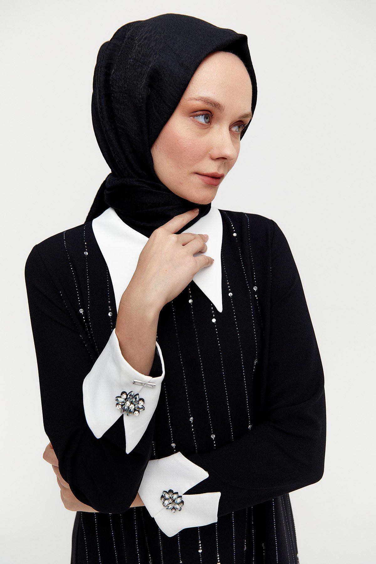 Broşlu Davet Elbise
