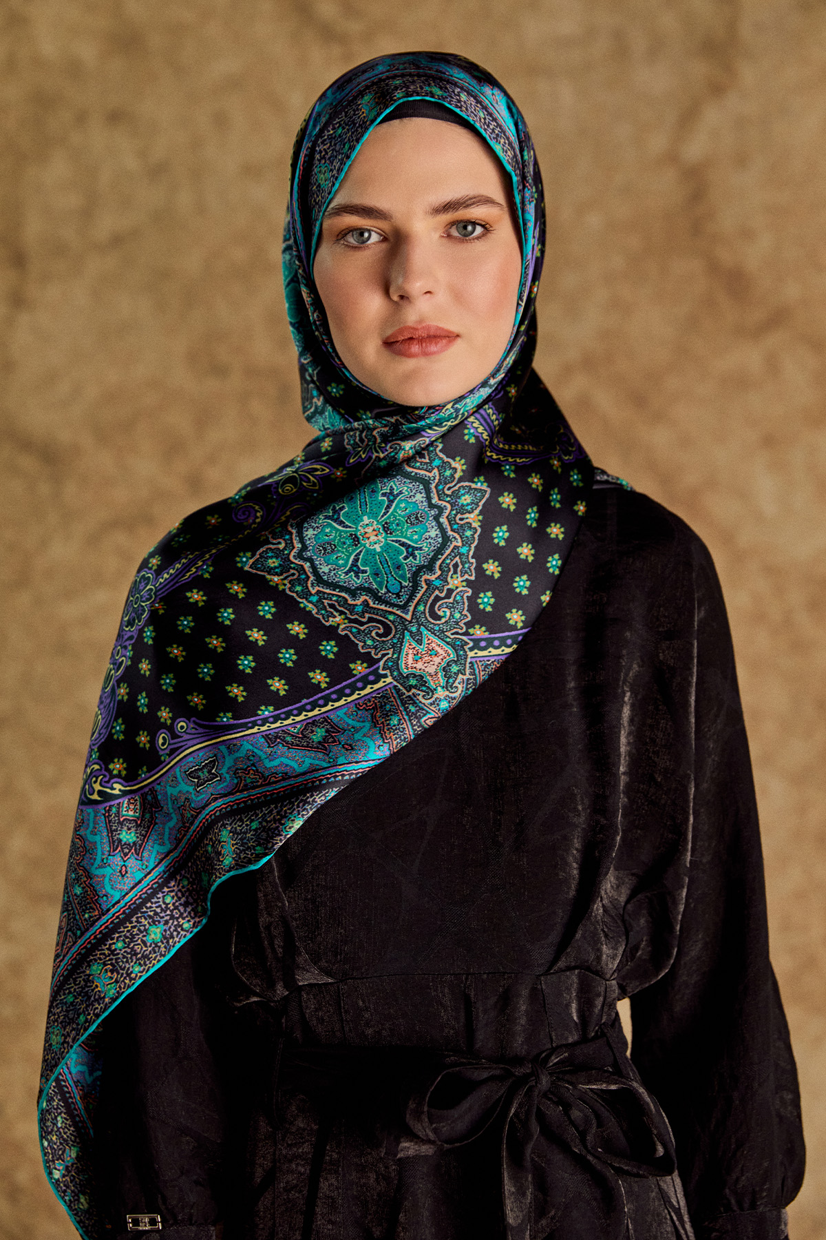 Etnik Desenli İpek Şal