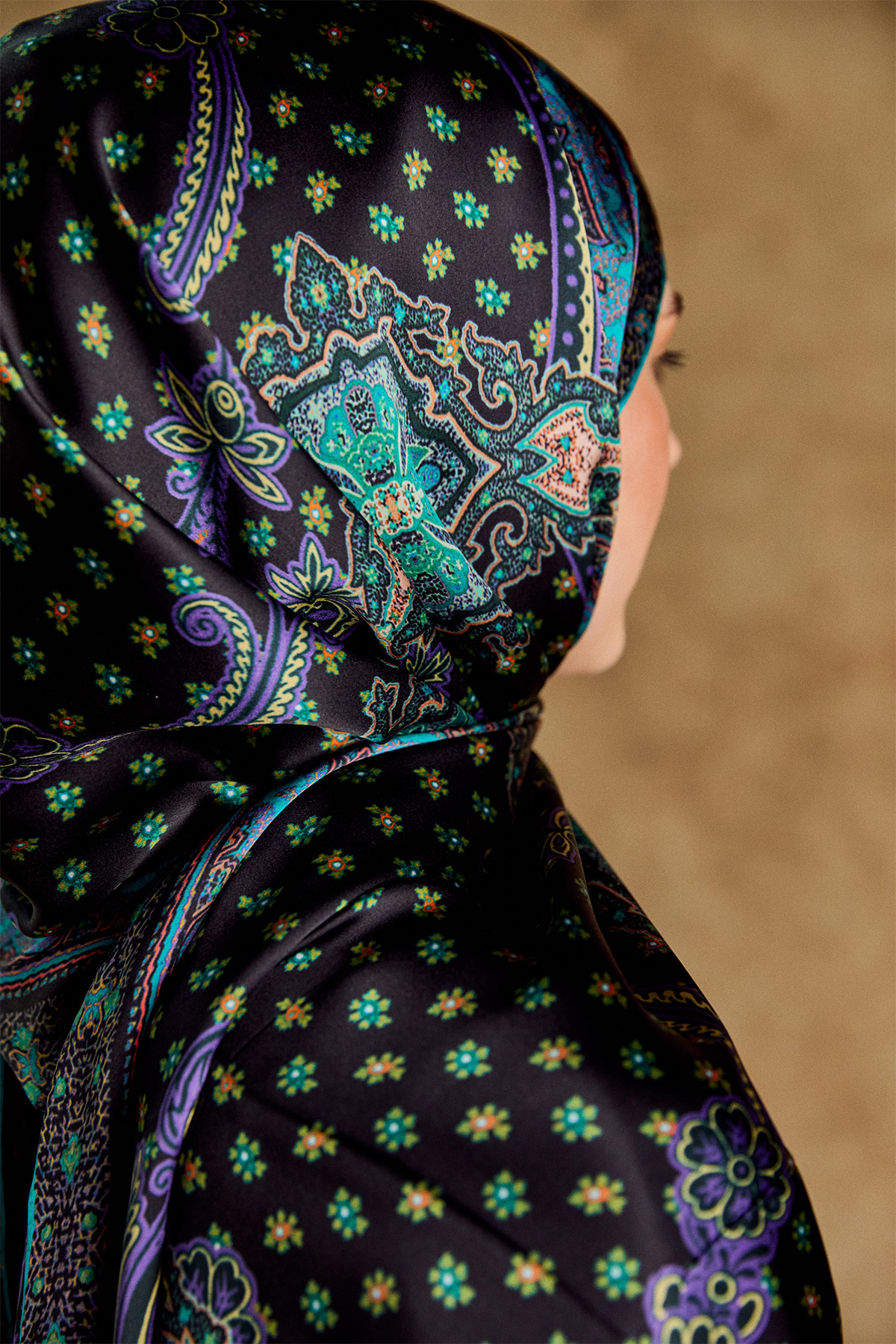 Etnik Desenli İpek Şal