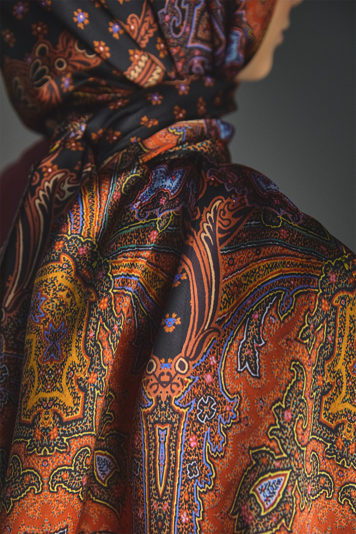 Etnik Desenli İpek Şal