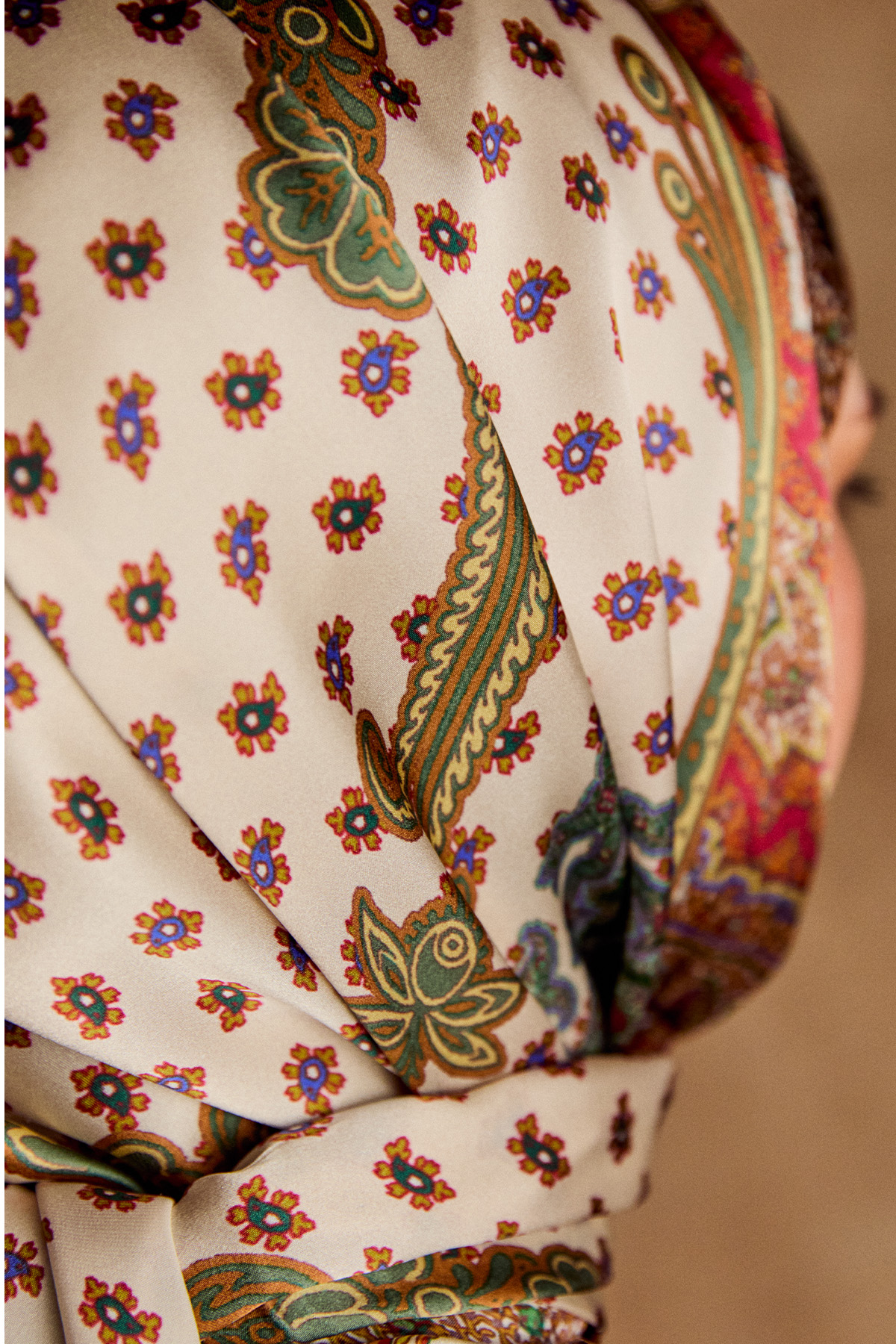 Etnik Desenli İpek Şal