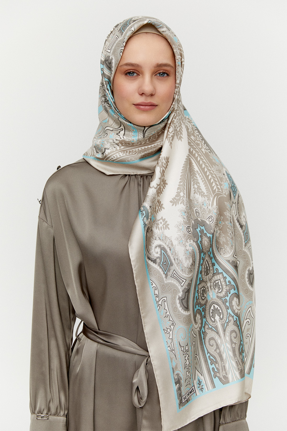 Motif Desenli İpek Şal