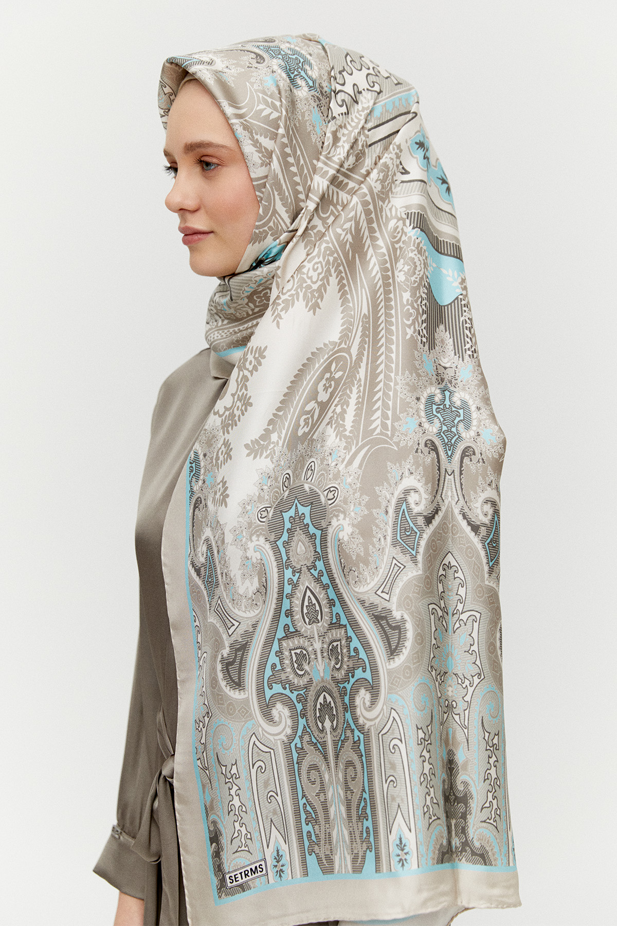 Motif Desenli İpek Şal