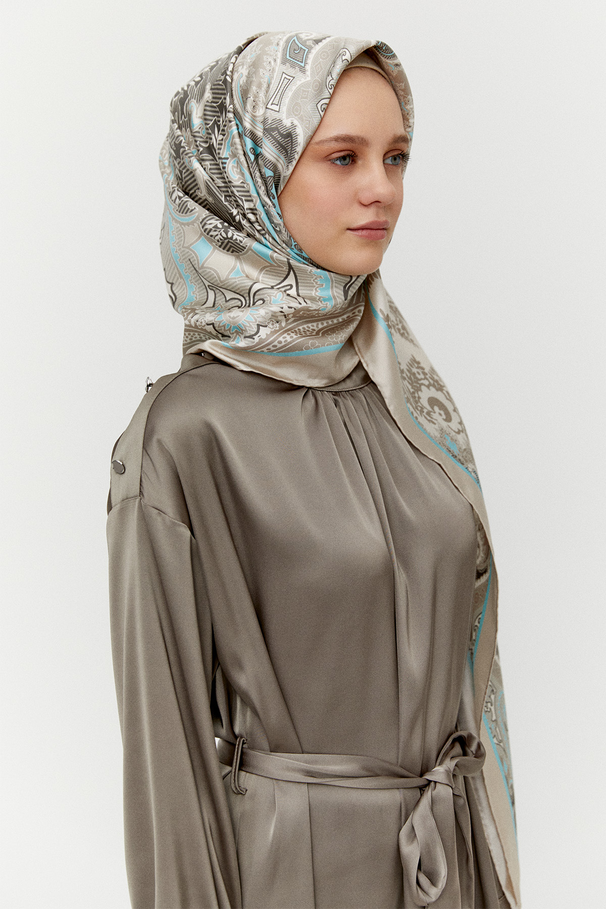 Motif Desenli İpek Şal