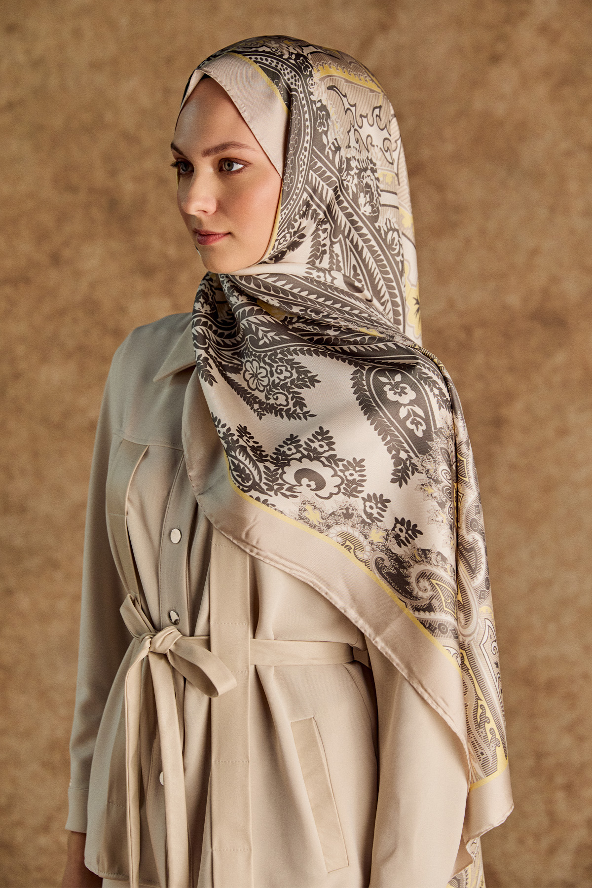 Motif Desenli İpek Şal