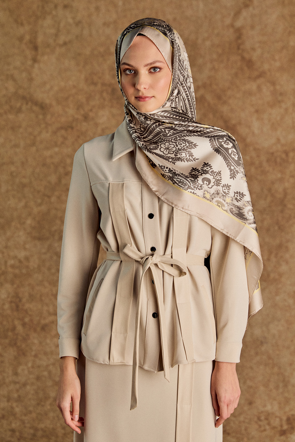 Motif Desenli İpek Şal