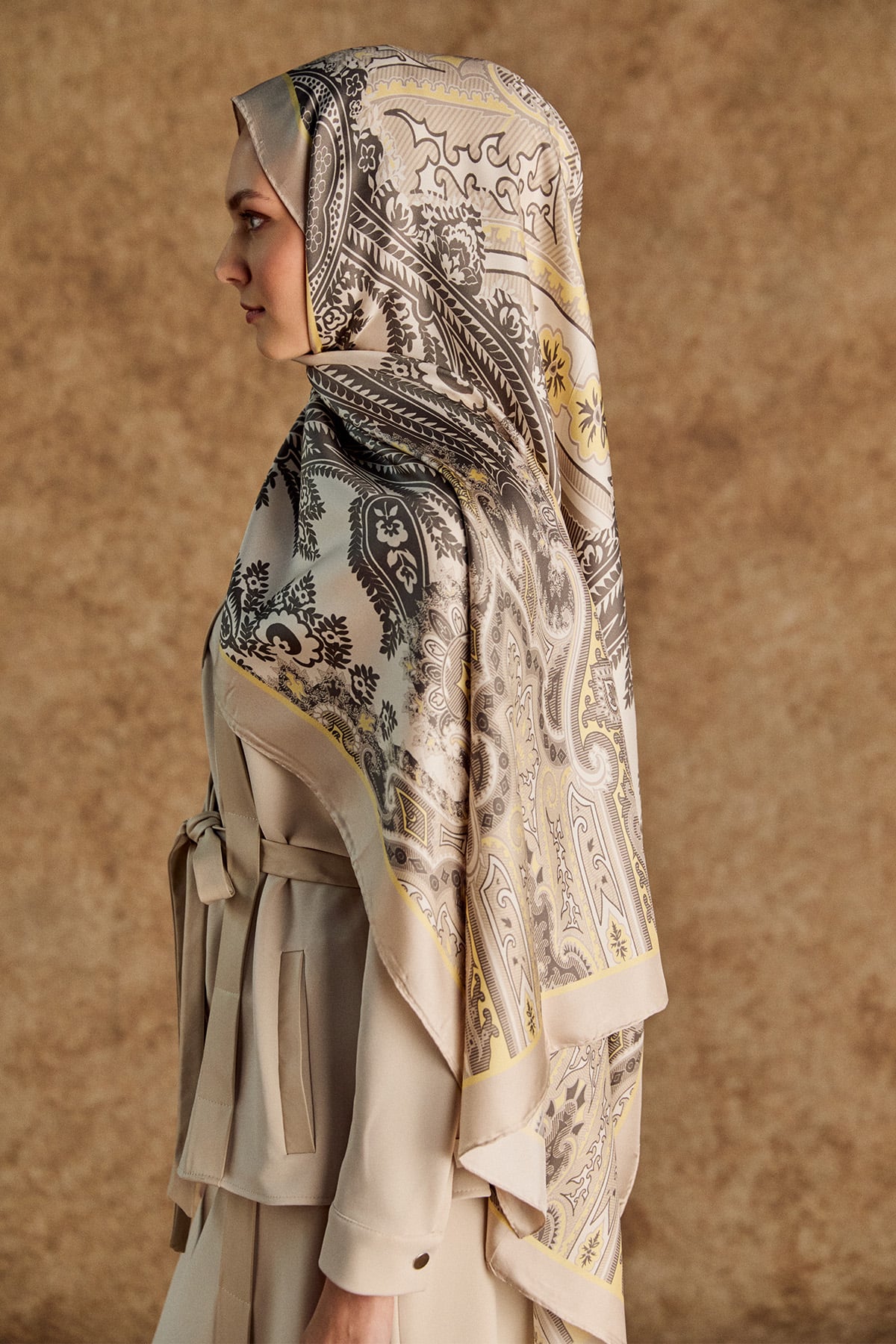 Motif Desenli İpek Şal