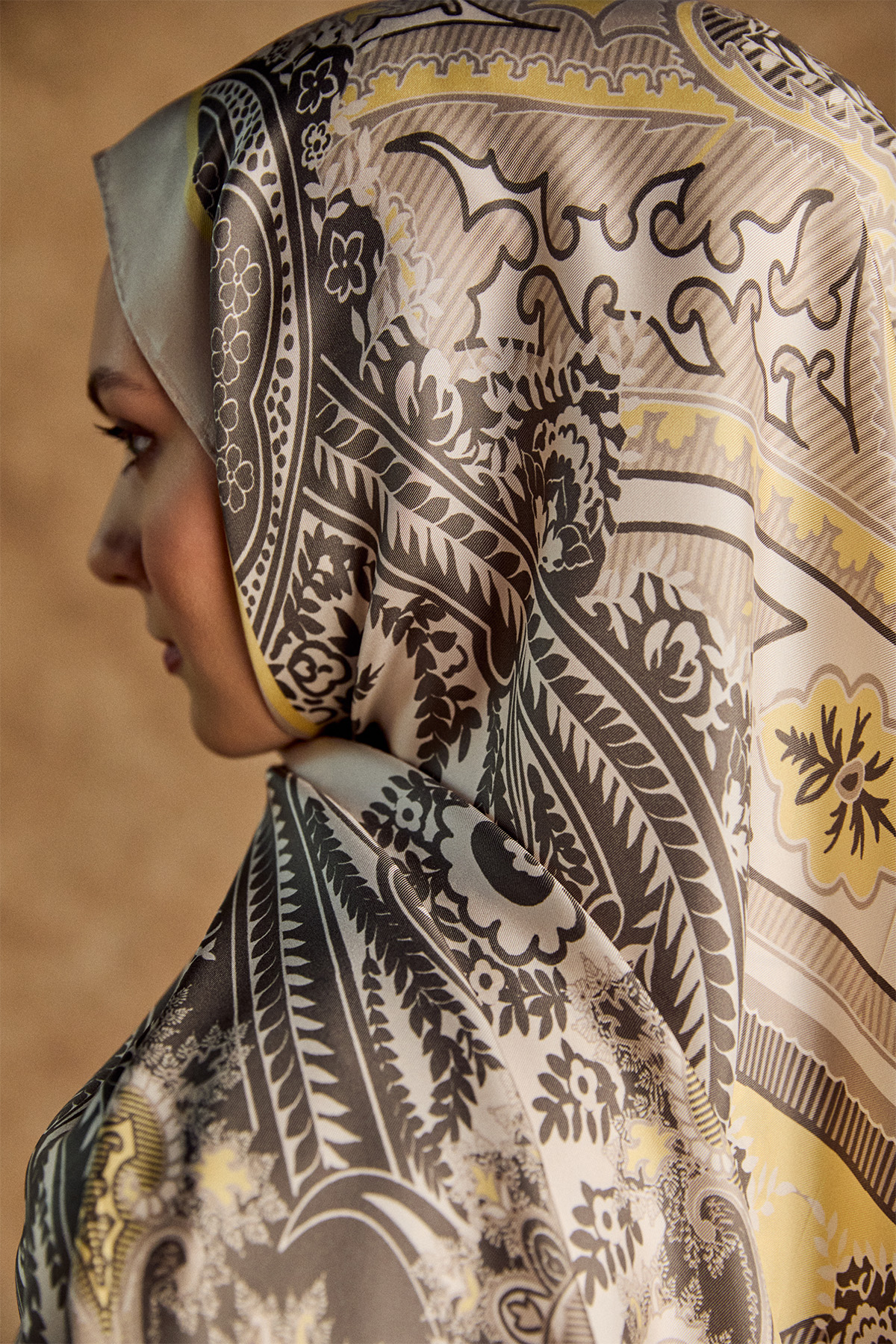 Motif Desenli İpek Şal