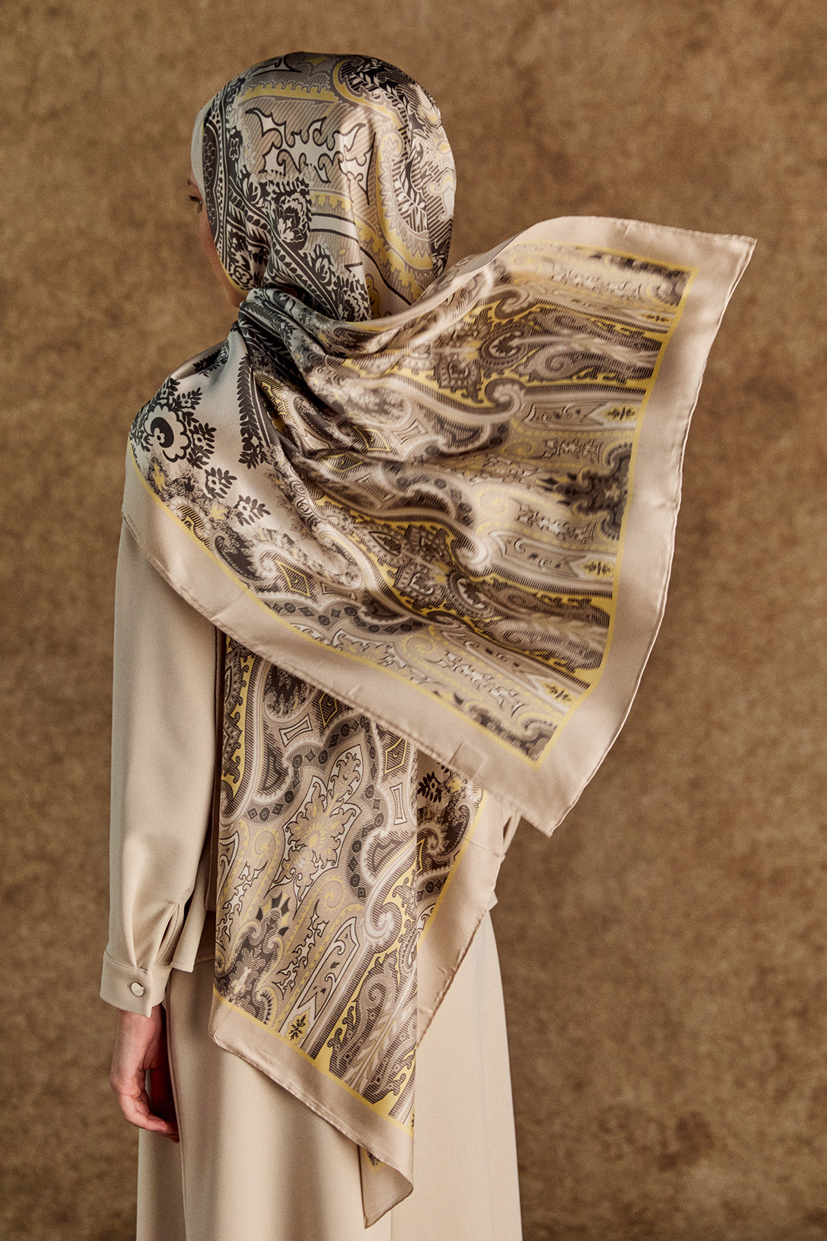 Motif Desenli İpek Şal