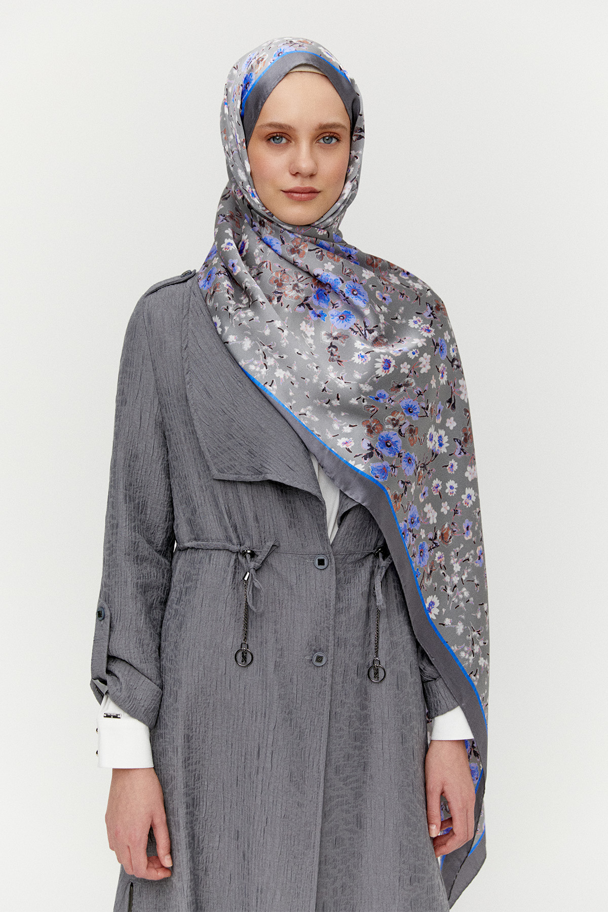 Çiçek Desenli İpek Şal