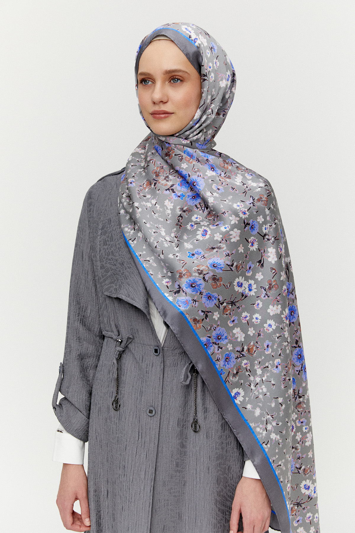 Çiçek Desenli İpek Şal