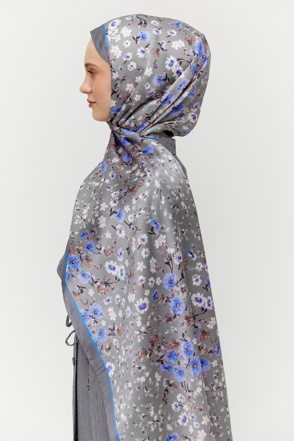 Çiçek Desenli İpek Şal