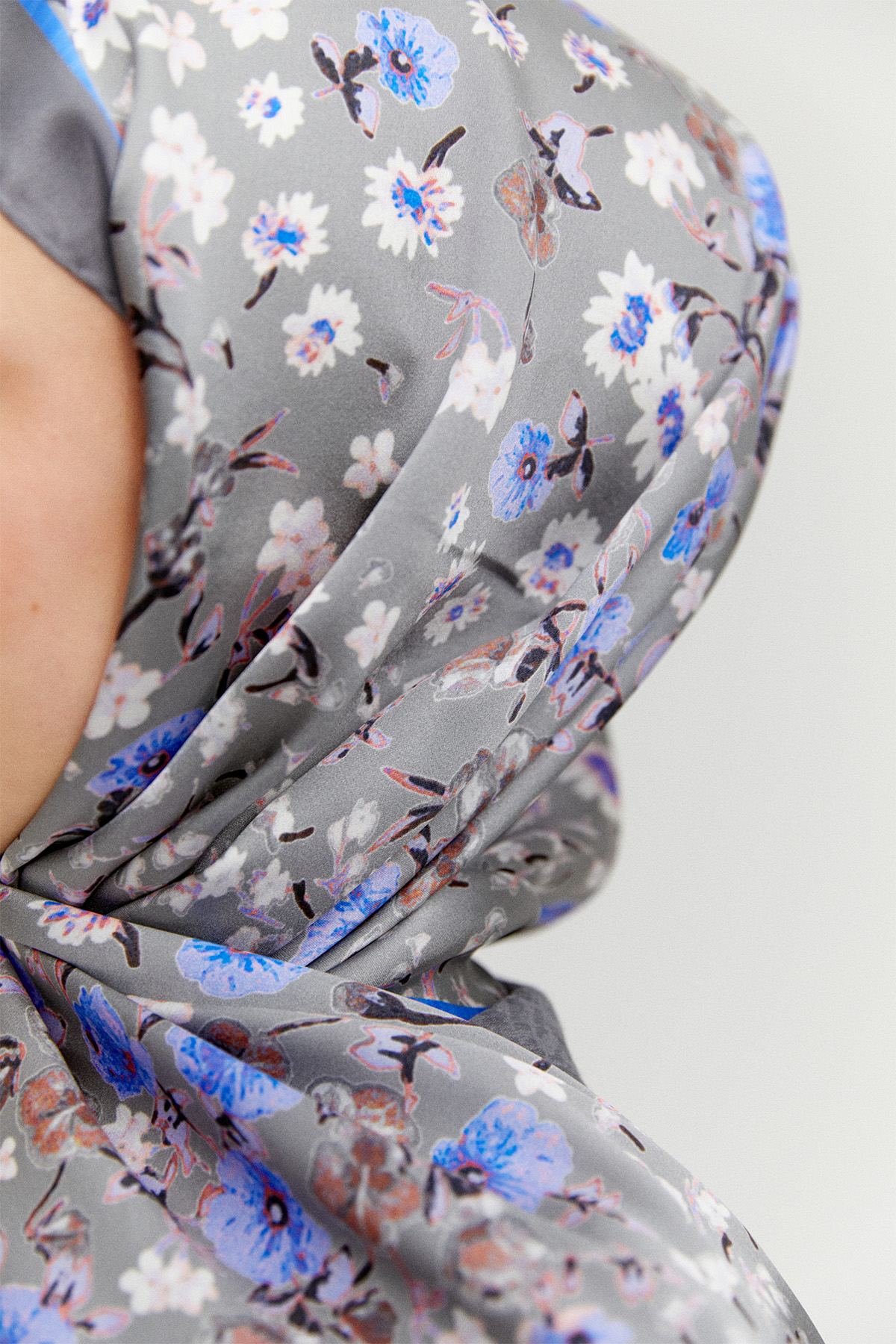 Çiçek Desenli İpek Şal