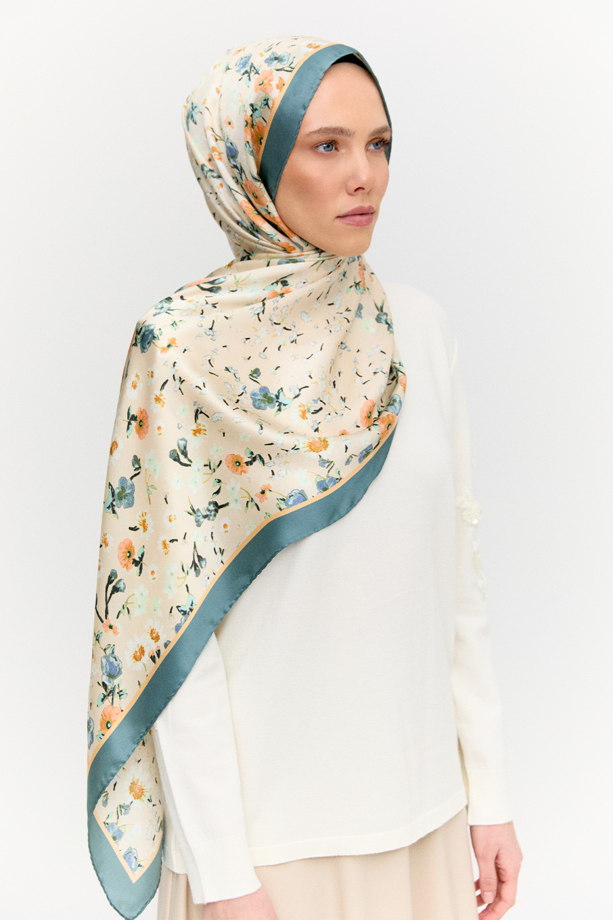 Çiçek Desenli İpek Şal, Tesettür Giyim