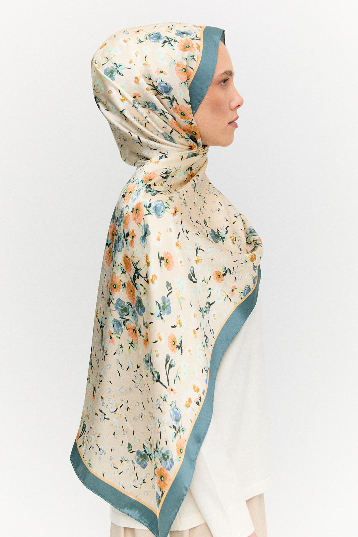 Çiçek Desenli İpek Şal, Tesettür Giyim
