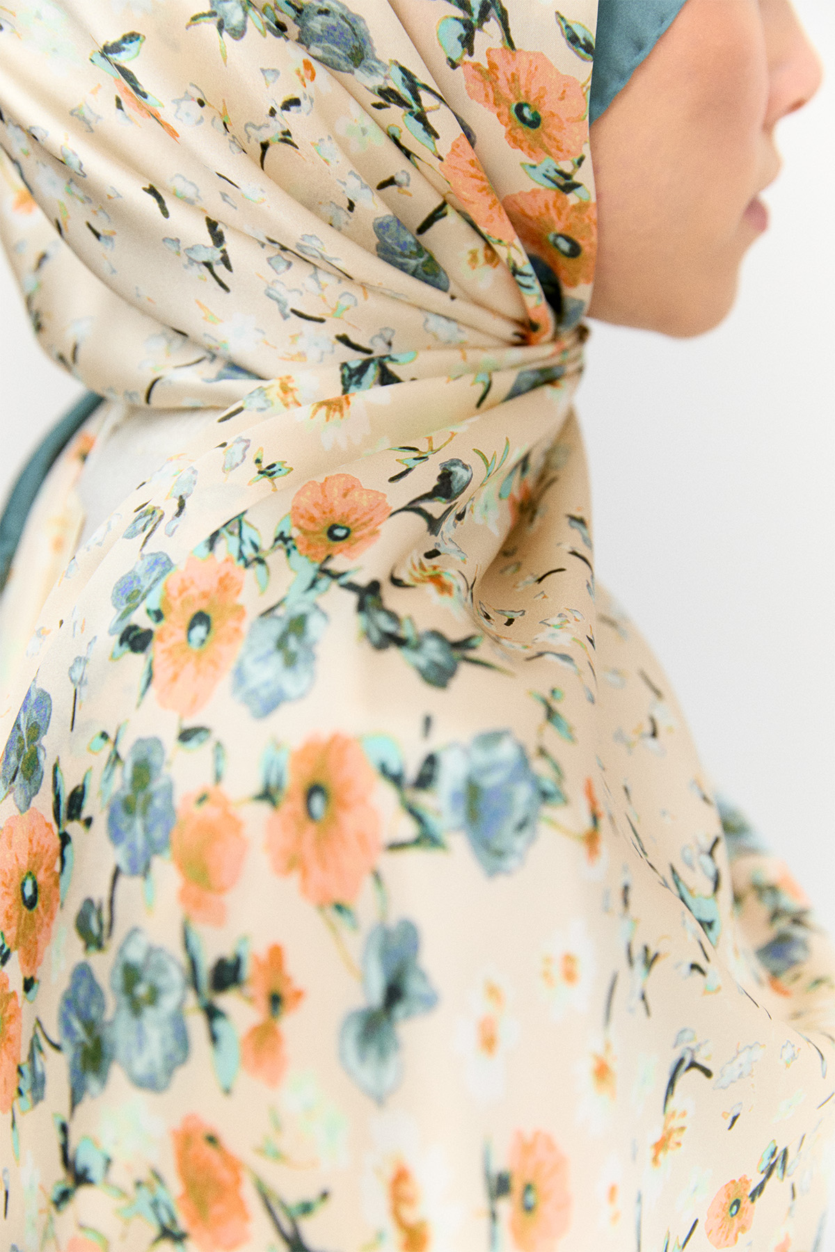 Çiçek Desenli İpek Şal, Tesettür Giyim